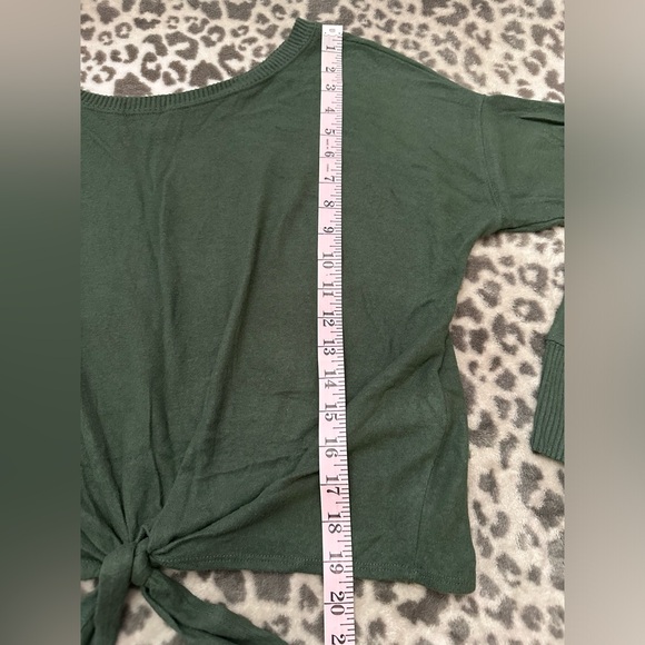 Abercrombie & Fitch Soft Wide Neck Tie Front Top in Green Size Medium - Picture 15 of 16